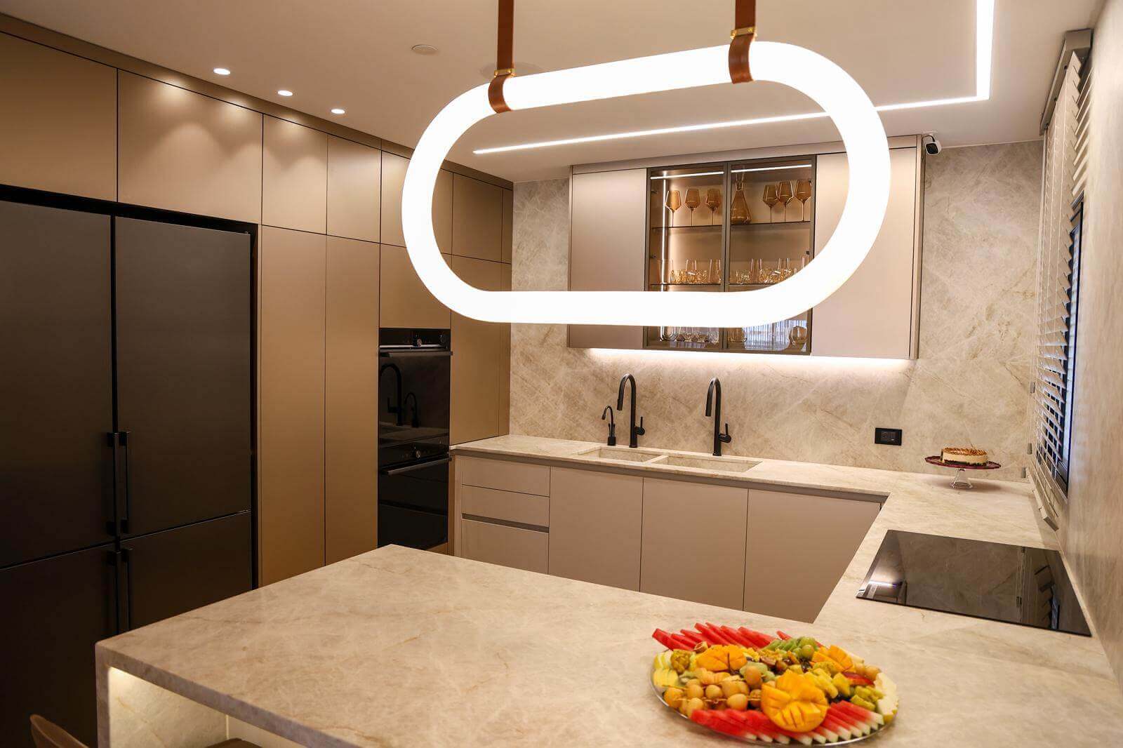 כיור שוקת משיש בהתאמה אישית